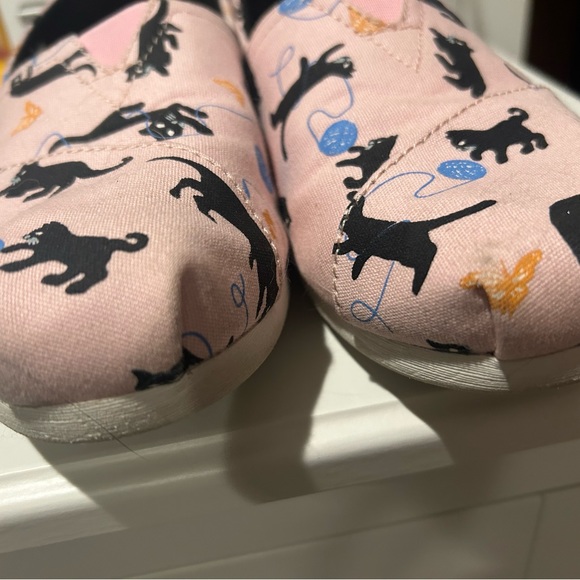 Toms Strawberry Cream Kitties Canvas Size 9 - Picture 3 of 7